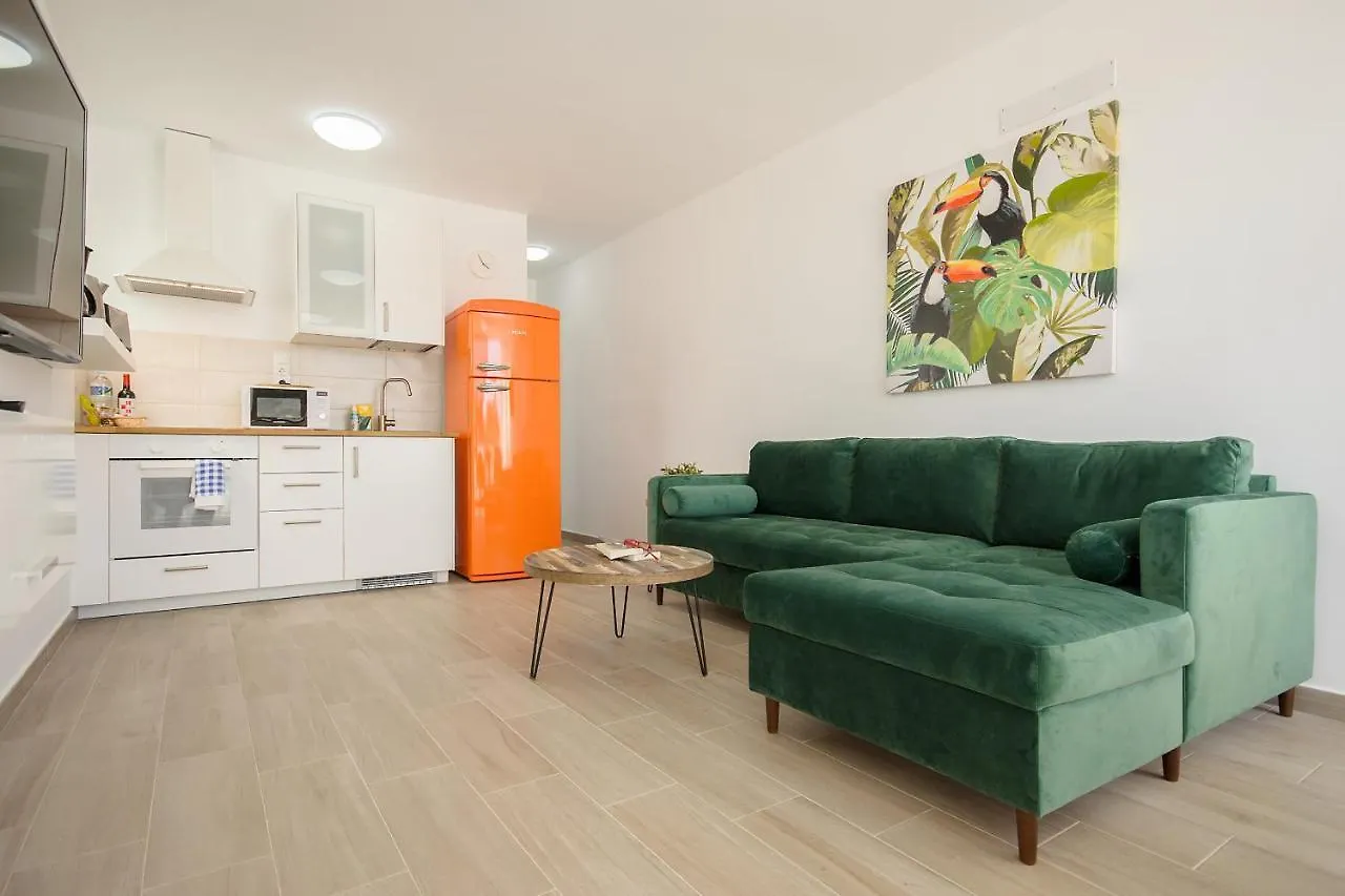 Orange Volcano Apartment, Free Access To The Fariones Sports Center Puerto del Carmen
